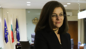 Теодора Генчовска подаде оставка като министър на външните работи