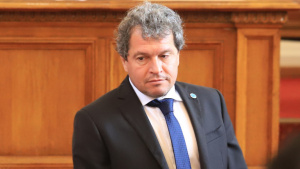 Тошко Йорданов: Петков лично реши да изгони дипломатите, идеята му е отпреди месеци