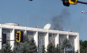 ОТ ПОСЛЕДНИТЕ МИНУТИ: Черен пушек над Руското посолство СНИМКИ + ВИДЕО