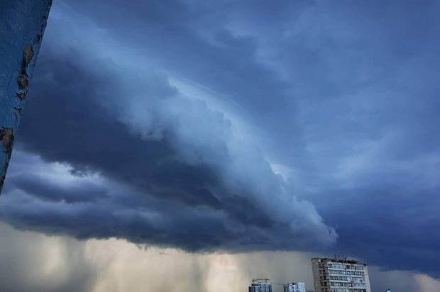 Зрелищно ВИДЕО показва страховитата стихия, връхлетяла Бургас