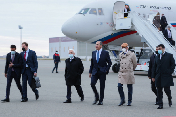 "Информер": НАТО и ЕС подготвяли отвличане на Лавров от Белград