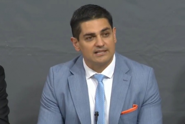 Радостин Василев обясни записа: Говорих с над 15 наши депутати