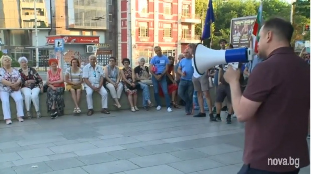 Демонстрации в Повдив и Варна подкрепиха управляващите