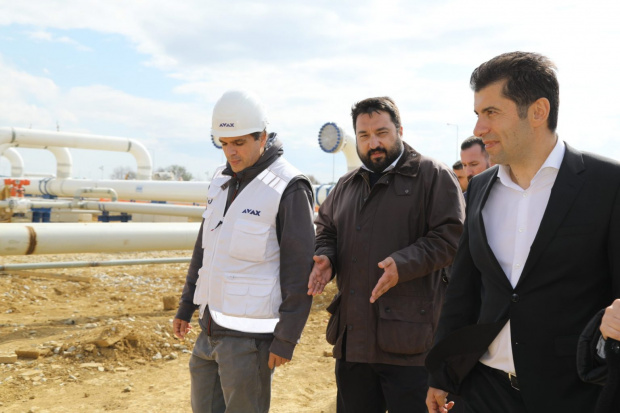 Вече тече азерски газ по интерконектора ни с Гърция