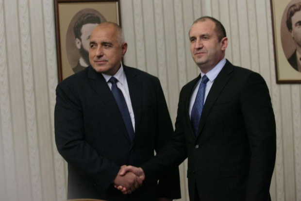 Глас от БСП: Радев и Борисов работят заедно  за сваляне на правителството