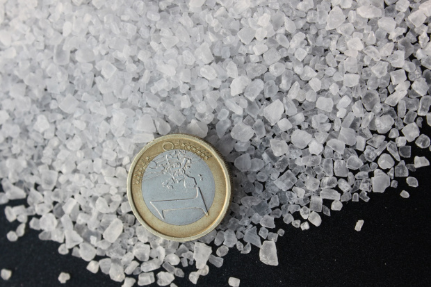 Сложете 3 монети в морска сол и вижте какво чудо ще се случи!