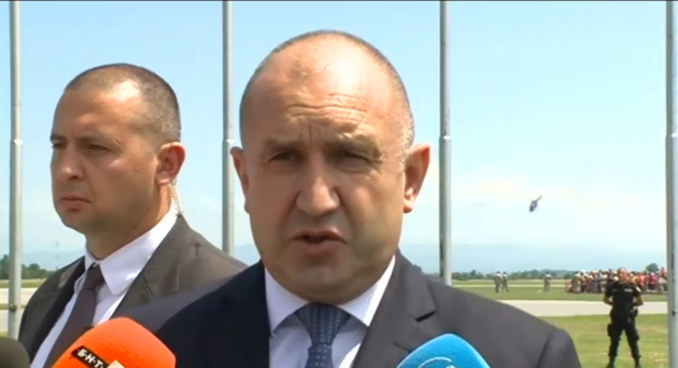 Президентът Радев за Кирил Петков: Той призна пред "Гардиън", че България изнася оръжие за Украйна
