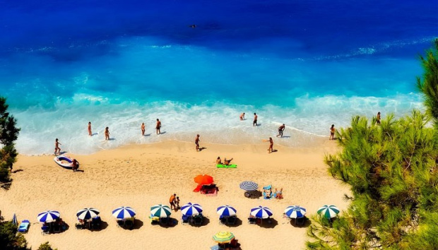 Гърция ни посреща с още по-високи цени - кафето на плажа скочи двойно