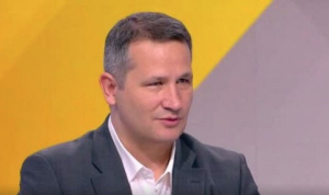 Зам.-министърът с охрана: В момента не се страхувам, но като спрат да ме пазят?