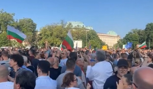 Демонстрации „за” и „против” управлението блокират София