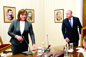 БСП върна мандата, Нинова обвини Радев, че е част от групичката, свалила кабинета
