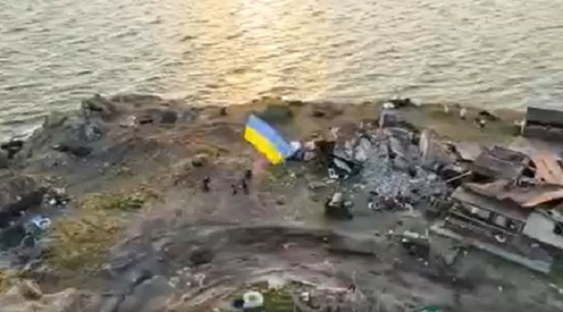 Невярно: на Змийския остров украинци развяха знамето си, получиха руски ракети (ВИДЕО)