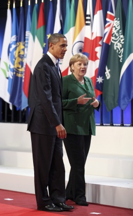 Президентът на САЩ Барак Обама и германският канцлер Ангела Меркел по време на срещата на Г-20 в Кан.