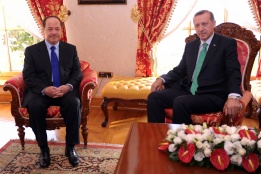 Премиерът на Турция Реджеп Ердоган и президентът на Кюрдския автономен регион в Ирак Масуд Барзани преди срещата им в Истанбул.