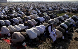 Мюсюлмани в Афганистан честват един от основните ислямски празници – Аид ал Адха.