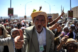 Демонстранти в Йемен поискаха процес срещу президента Али Абдула Салех за престъпления срещу човечеството, 11 ноември 2011.