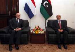 Министърът на външните работи на Холандия Юриел Розентал и председателят на Преходния национален съвет в Либия Мустафа Абдел Джалил се срещнаха в Триполи на 13 ноември.