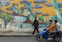 Графити в центъра на Атина, отразяващи дълбоката икономическа и политическа криза в Гърция.