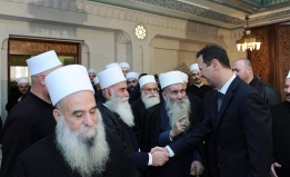 Сирийският президент Башар ал Асад (вдясно) приема делегация от общността на друзите в Ливан.