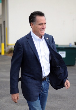 Бившият губернатор на Масачузетс и кандидат за номинацията на републиканците за президент на САЩ Мит Ромни по време на кампанията си в гр. Флорънс, Южна Каролина, 17 януари 2012 г.