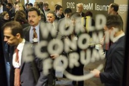 Участниците в 42-рата годишна среща на Световния икономически форум в швейцарския курорт Давос започнаха да пристигат, 25 януари.