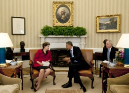 Американският президент Барак Обама приветства в Белия дом президента на Бразилия Дилма Русеф.