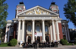 Биг бендът на Българското национално радио с диригент Антони Дончев отбеляза Световния ден на джаза с концерт на открито пред Народния театър „Иван Вазов“.