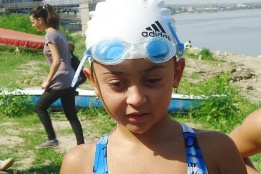 7-годишната Яница се включи за първи път в най-масовия плувен маратон по река Дунав, който се проведе в Силистра.