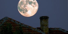 През нощта на 31 август срещу 1 септември България стана свидетел на явлението „синя луна“, което се наблюдава средно веднъж на две години и половина.