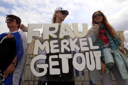 Множество протести посрещнаха германския канцлер Ангела Меркел в гръцката столица Атина.