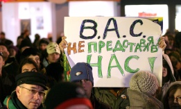 Стотици природозащитници излязоха на пореден протест срещу застрояването на Черноморието и в Природен парк „Пирин“.