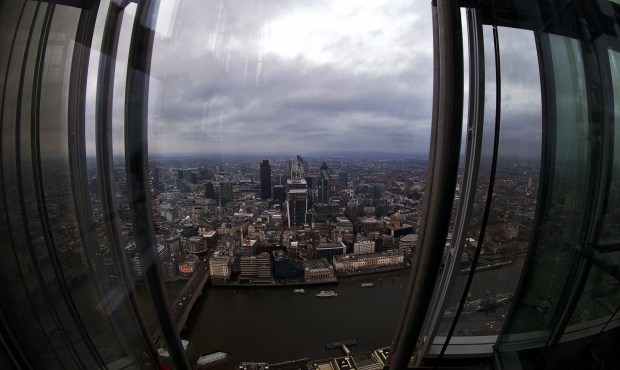 Гледката от последния етаж на най-високия небостъргач в ЕС – лондонския Shard, достига до 64 км при ясно време. Кулата ще бъде открита на 1 февруари.