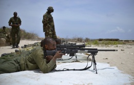 Сомалийски войници участват в учения за снайперисти в Могадишу