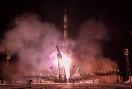 Космическият кораб "Съюз ТМА - О8М" бе изтрелян от казахстанска ракетна площадка, за да се скачи с международната космическа "Мир"