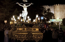 Вярващи католици в Испания честват Разпети Петък по време на Страстната седмица