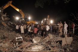 38 души погреба срутила се сграда в индийската финансова столица Мумбай.