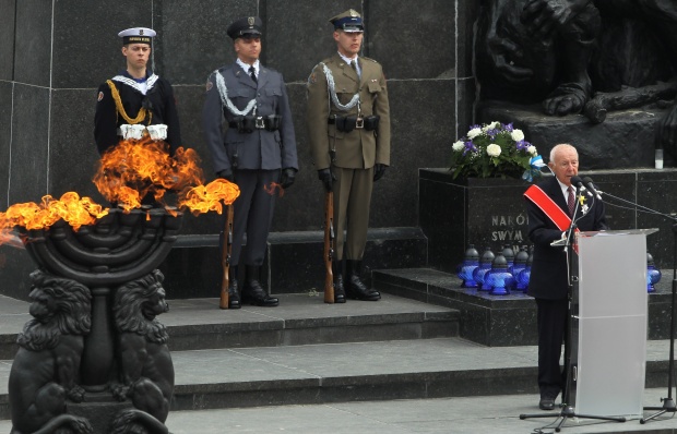 Полша чества 70-годишнината от бунтовете във Варшавското гето, унищожено от германците през 1943 г.