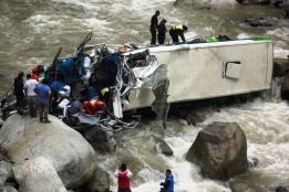 Автобус катастрофира в река Тарма в Перу, 30 са загинали, а 15 са ранени, 9 са в неизвестност. Причините за катастрофата се изясняват