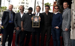 Звезди като Джони Деп, Джон Войт, Том Круз, Мартин Лаурънс уважиха продуцента Джери Брукхаймър при откриване на негова звезда на Алеята на славата в Холивуд