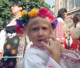 Момиченце участва в тържествена архиерейска света литургия и благодарствен молебен за здравето на жителите и гостите на Варна по случай празника на града на 15-ти август