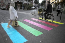 Германският град Cologne осъмна с разноцветна пешеходна пътека в знак на протест срещу руските мерки против хомосексуализъм