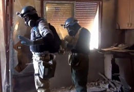 Експертите на ООН събират проби за химическа атака от къща в Замалка, източно от Дамаск, Сирия