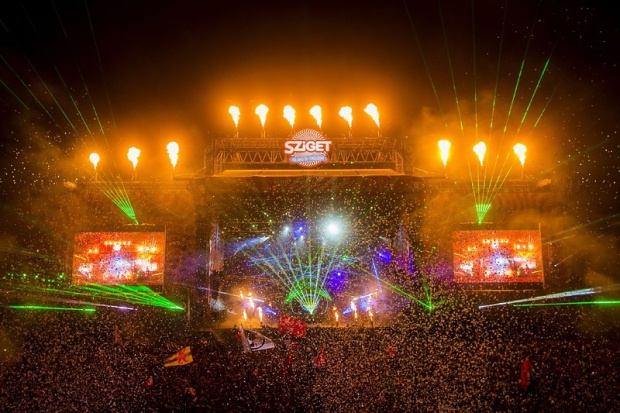 Световноизвестният диджей  David Guetta закрива фестивала в Будапеща, Унгария, със зрелищно шоу