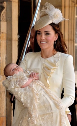 Херцогинята на Кеймбридж Катрин на кръщенето на сина й принц Джордж в кралския параклис в Лондон