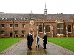 Принц Уилям се завръща към студентството в Университета на Кеймбридж, за да учи управление на земеделието и проблеми във фермерството