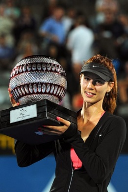 Родната гордост Цветана Пиронкова спечели трофея на финала на Международния тенис турнир в Сидни, Австралия