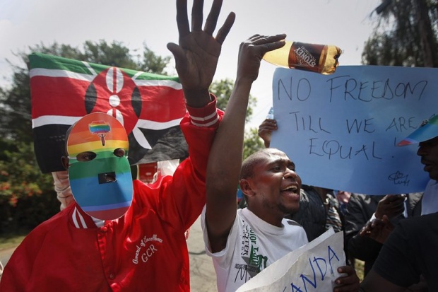 Демонстранти в Кения протестират срещу предвиждани анти-гей промени в закона, според които ще се пращат хомосексуалисти на доживотен затвор.