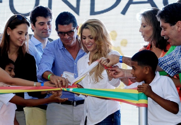 Колумбийската певица Шакира откри училище от нейната фондация Pies Descalzos, което се намира в Картагена, Колумбия