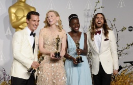 Победителите със своите статуетки Оскар - актьорите Матю Макконъхи, Кейт Бланшет, Лупита Нионго и Джаред Лето
