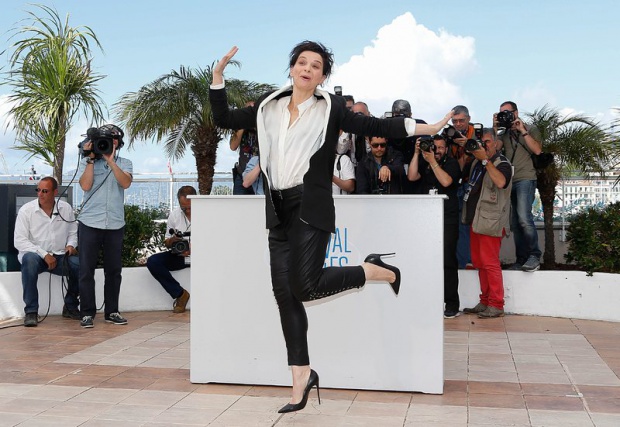 Жулиет Бинош позира преди премиерата на филма с нейно участие "Облаци над Силс Мария", на 67-то издание на Кинофестивала в Кан, Франция